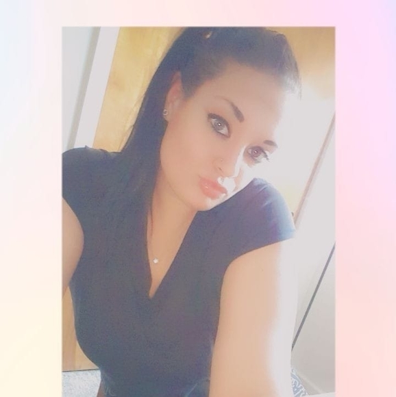 Meet your Posher, Vanessa - Picture 1 of 1